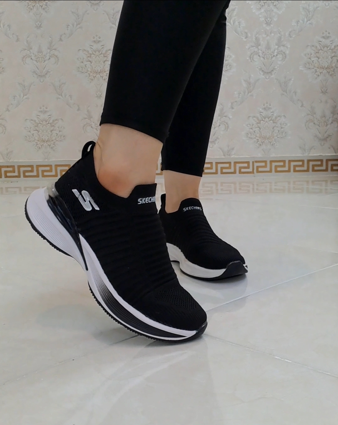 کتونی اسکیچرز جورابی زنانه و مردانه ۳۷تا۴۴ کیفیت ضمانتی